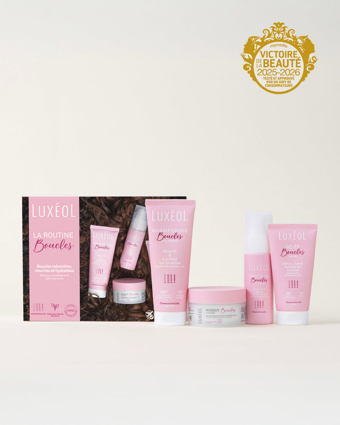 Cirtainu matu kopšanas rutīna ceļojuma izmērs