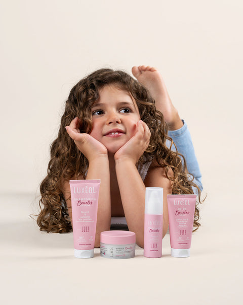 Cirtainu matu kopšanas rutīna ceļojuma izmērs