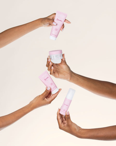 Cirtainu matu kopšanas rutīna ceļojuma izmērs